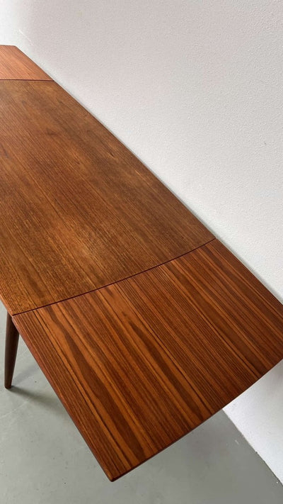 
                  
                    Eettafel Vejle Stole (uitschuifbaar) - LOUI.STORE
                  
                