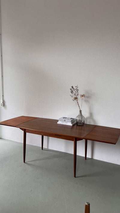 
                  
                    Eettafel Vejle Stole (uitschuifbaar) - LOUI.STORE
                  
                