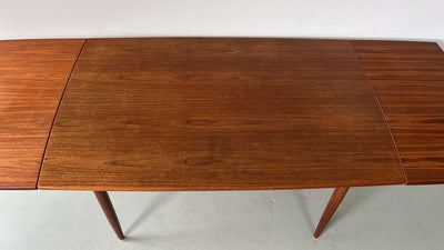 
                  
                    Eettafel Vejle Stole (uitschuifbaar) - LOUI.STORE
                  
                