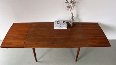 
                  
                    Eettafel Vejle Stole (uitschuifbaar) - LOUI.STORE
                  
                
