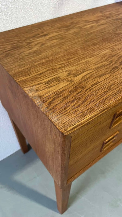 
                  
                    Eiken ladekastje - sideboard - LOUI.STORE
                  
                