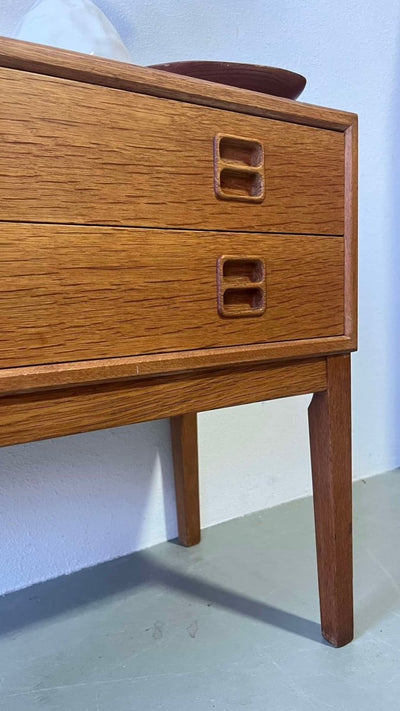 
                  
                    Eiken ladekastje - sideboard - LOUI.STORE
                  
                