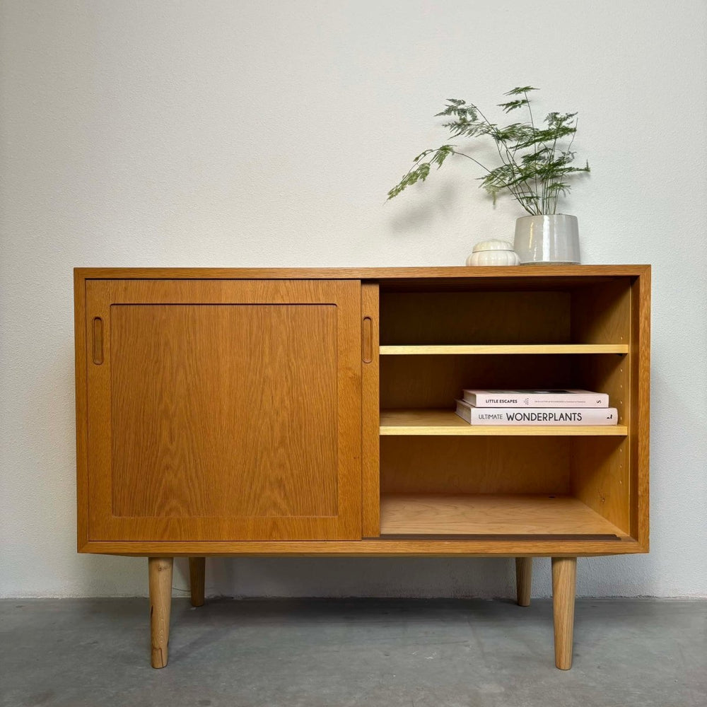 
                  
                    Eiken sideboard Hundevad (S) - LOUI.STORE
                  
                