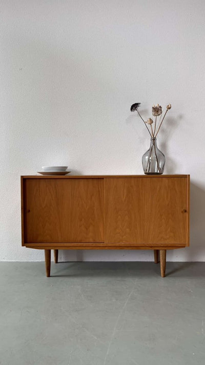 
                  
                    Eiken sideboard - LOUI.STORE
                  
                