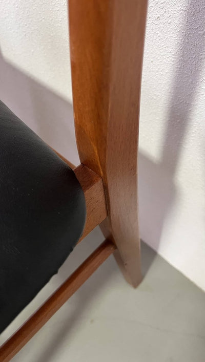 
                  
                    Findahls stoelen *4 skai - LOUI.STORE
                  
                