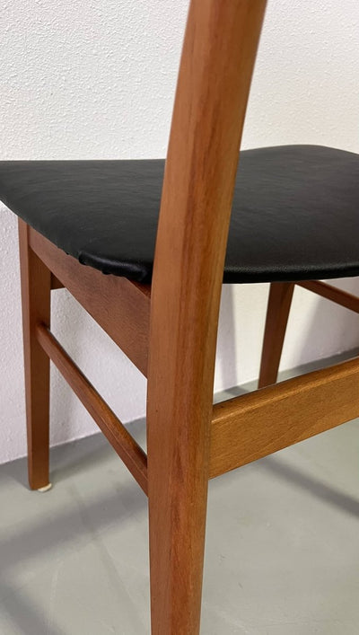 
                  
                    Findahls stoelen *4 skai - LOUI.STORE
                  
                