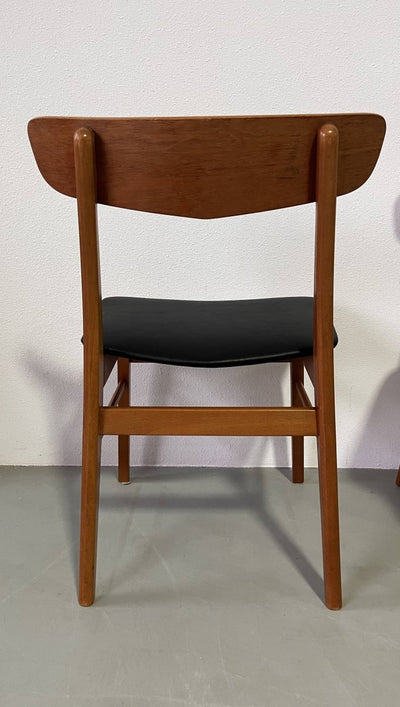 
                  
                    Findahls stoelen *4 skai - LOUI.STORE
                  
                