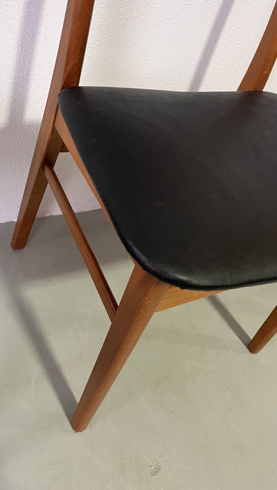 
                  
                    Findahls stoelen *4 skai - LOUI.STORE
                  
                