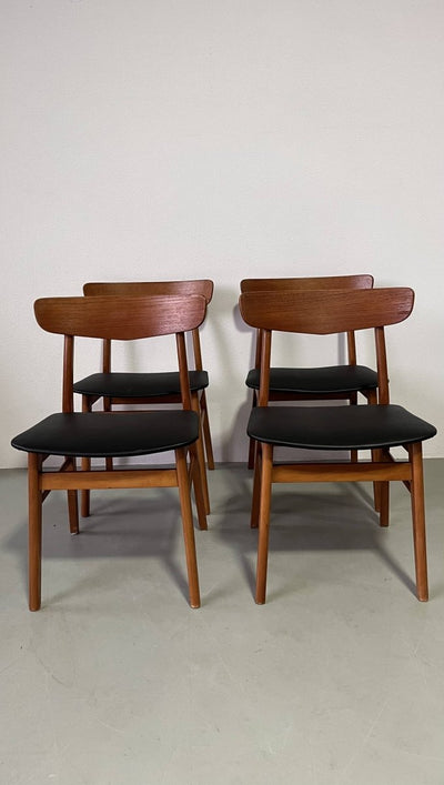 
                  
                    Findahls stoelen *4 skai - LOUI.STORE
                  
                