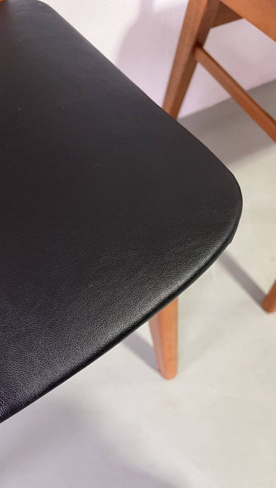 
                  
                    Findahls stoelen *4 skai - LOUI.STORE
                  
                