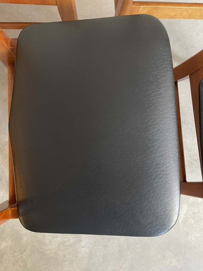 
                  
                    Findahls stoelen set *4 - LOUI.STORE
                  
                