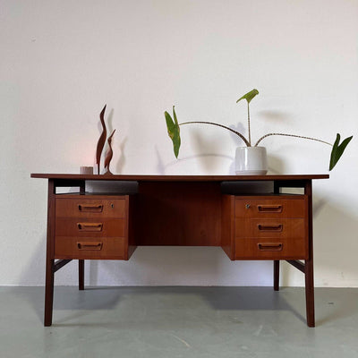 “Free standing” bureau met boekenkast - LOUI.STORE