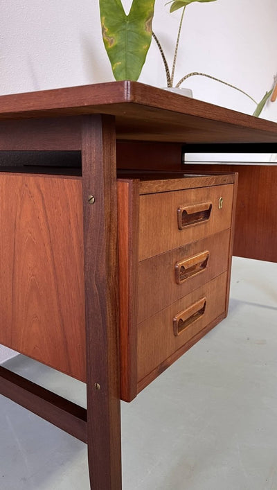 “Free standing” bureau met boekenkast - LOUI.STORE