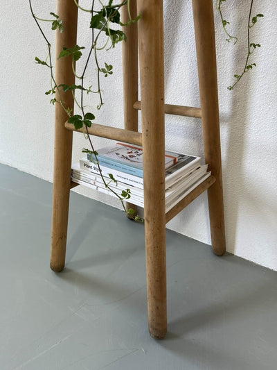 
                  
                    Grenen kruk - LOUI.STORE
                  
                
