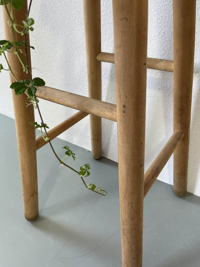 
                  
                    Grenen kruk - LOUI.STORE
                  
                