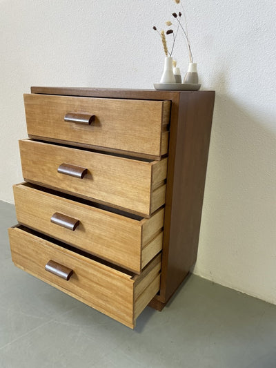 
                  
                    Hal kastje 4* - LOUI.STORE
                  
                