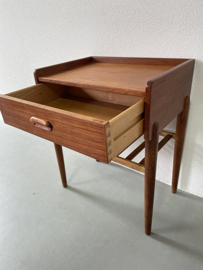 
                  
                    Halkastje met lade - LOUI.STORE
                  
                