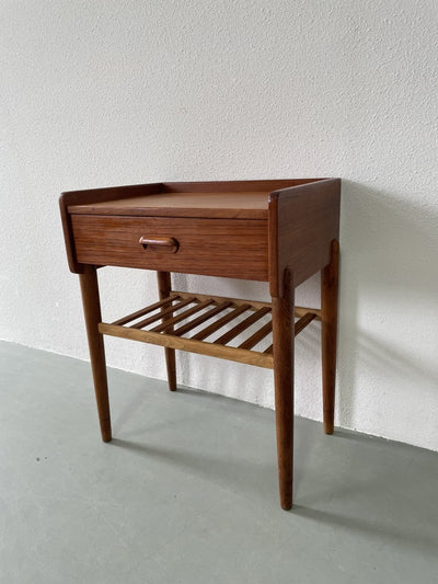 
                  
                    Halkastje met lade - LOUI.STORE
                  
                