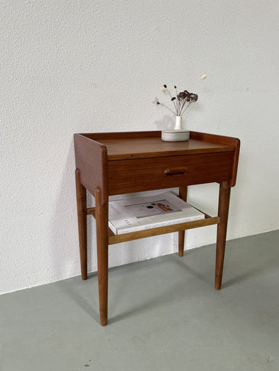 
                  
                    Halkastje met lade - LOUI.STORE
                  
                