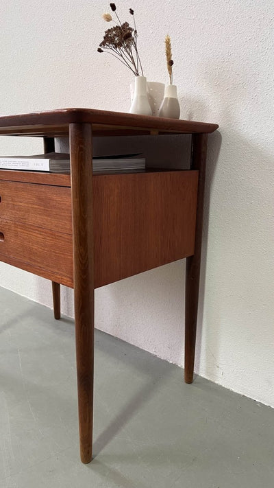 
                  
                    Halkastje teak met lades - LOUI.STORE
                  
                