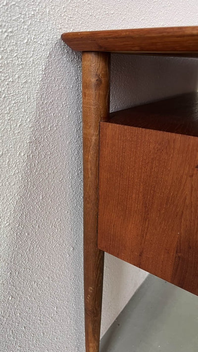 
                  
                    Halkastje teak met lades - LOUI.STORE
                  
                