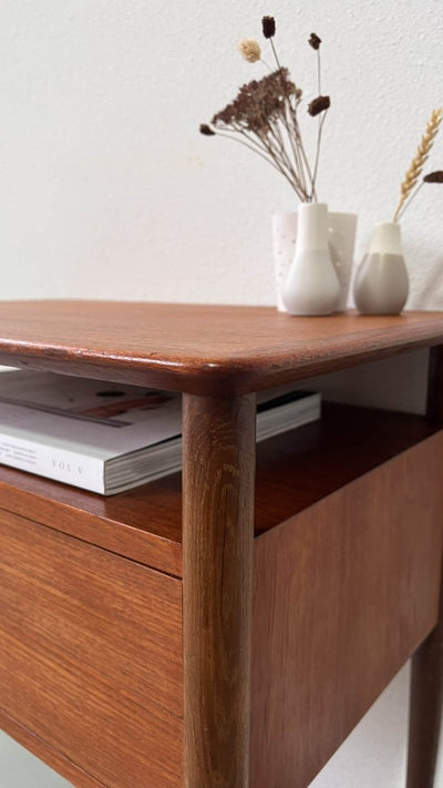 
                  
                    Halkastje teak met lades - LOUI.STORE
                  
                