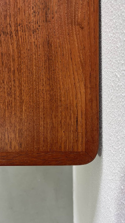 
                  
                    Halkastje teak met lades - LOUI.STORE
                  
                