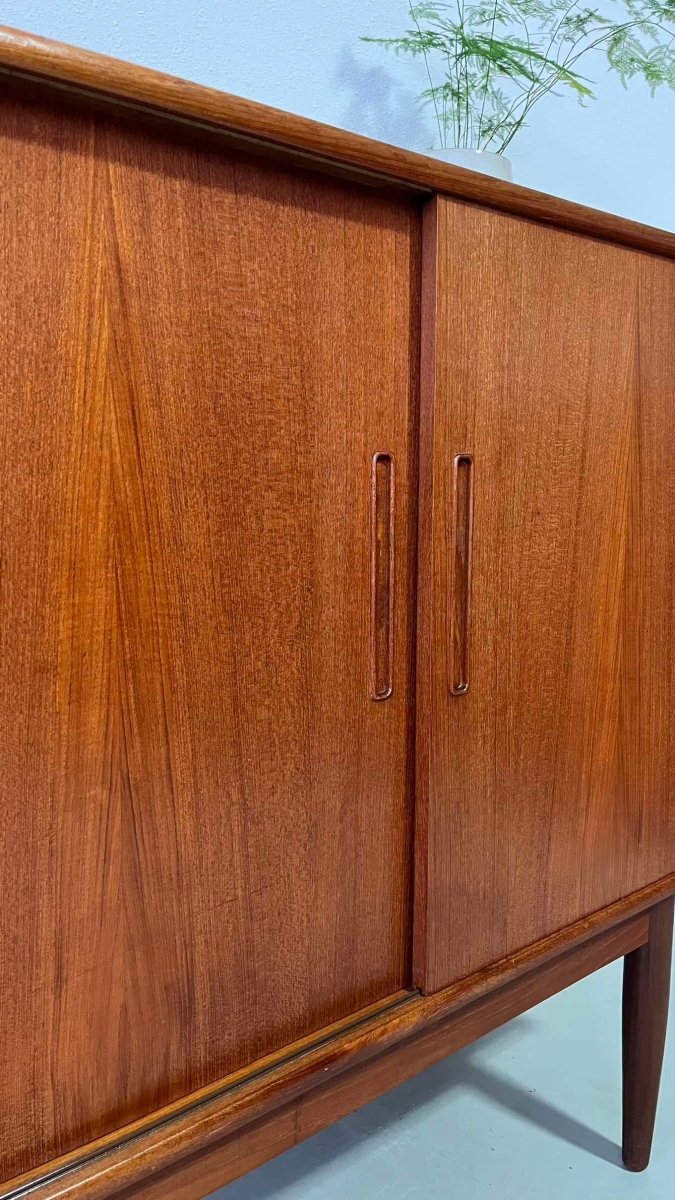 
                  
                    Higboard K. Rønde Andersen - LOUI.STORE
                  
                