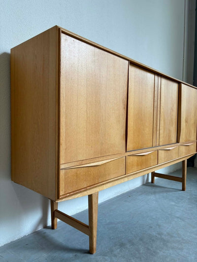 
                  
                    Highboard eiken van E.W. Bach - LOUI.STORE
                  
                