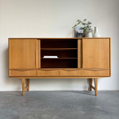 
                  
                    Highboard eiken van E.W. Bach - LOUI.STORE
                  
                