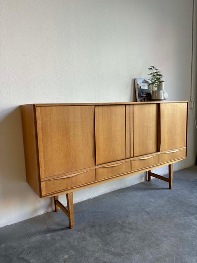 
                  
                    Highboard eiken van E.W. Bach - LOUI.STORE
                  
                