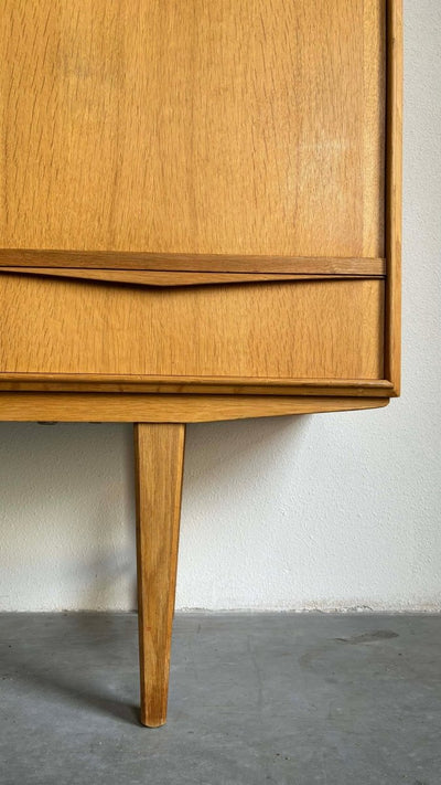 
                  
                    Highboard eiken van E.W. Bach - LOUI.STORE
                  
                