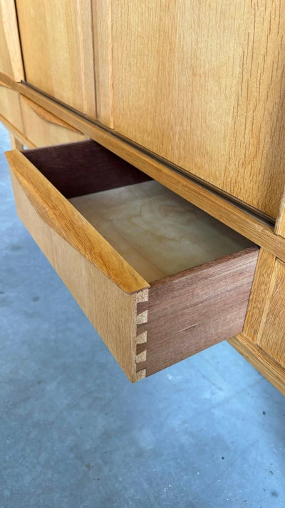 
                  
                    Highboard eiken van E.W. Bach - LOUI.STORE
                  
                