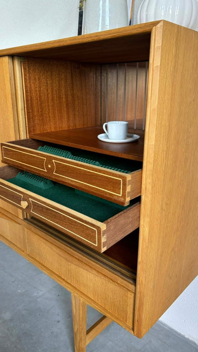 
                  
                    Highboard eiken van E.W. Bach - LOUI.STORE
                  
                