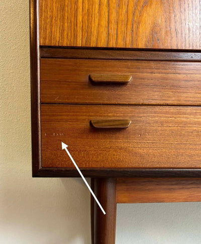 
                  
                    Highboard in teak ronde greep - LOUI.STORE
                  
                