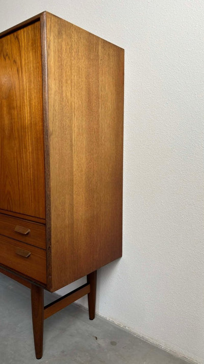 
                  
                    Highboard in teak ronde greep - LOUI.STORE
                  
                
