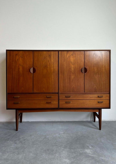 
                  
                    Highboard in teak ronde greep - LOUI.STORE
                  
                