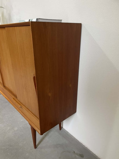 
                  
                    Highboard Omann Jun. in teak - LOUI.STORE
                  
                