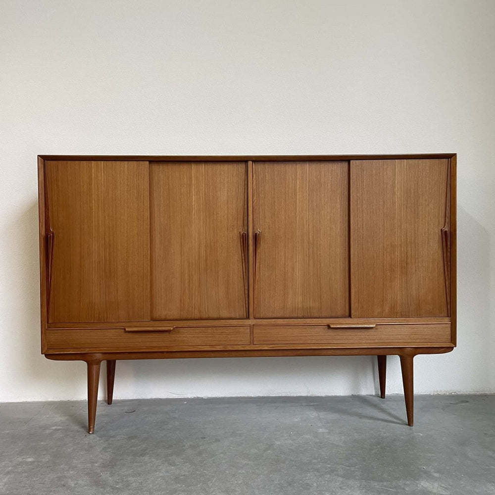 
                  
                    Highboard Omann Jun. in teak - LOUI.STORE
                  
                