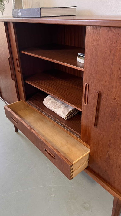 
                  
                    Highboard teak deur+lades - LOUI.STORE
                  
                