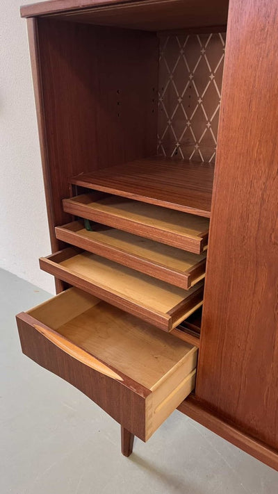 
                  
                    Highboard teak deur+lades - LOUI.STORE
                  
                