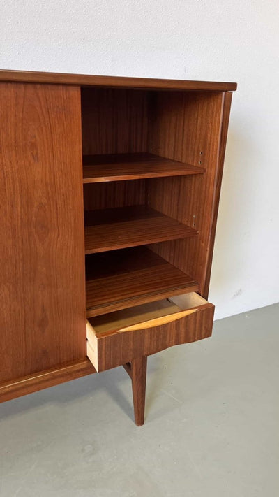
                  
                    Highboard teak deur+lades - LOUI.STORE
                  
                