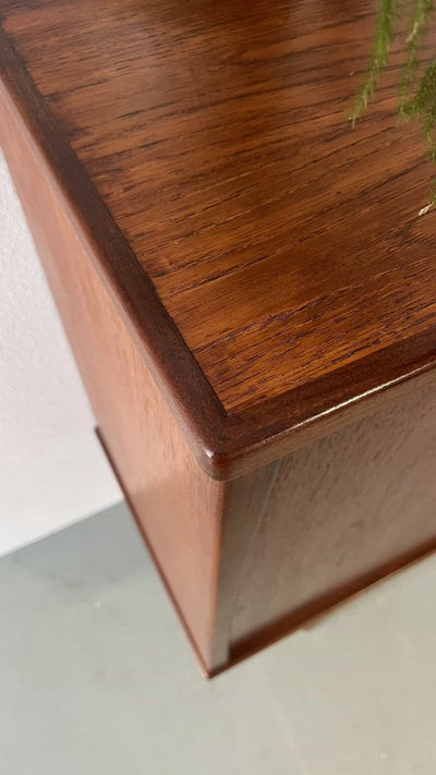 
                  
                    Highboard teak deur+lades - LOUI.STORE
                  
                