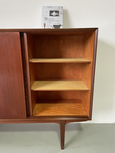 
                  
                    Highboard teak met klep - LOUI.STORE
                  
                