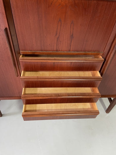 
                  
                    Highboard teak met klep - LOUI.STORE
                  
                