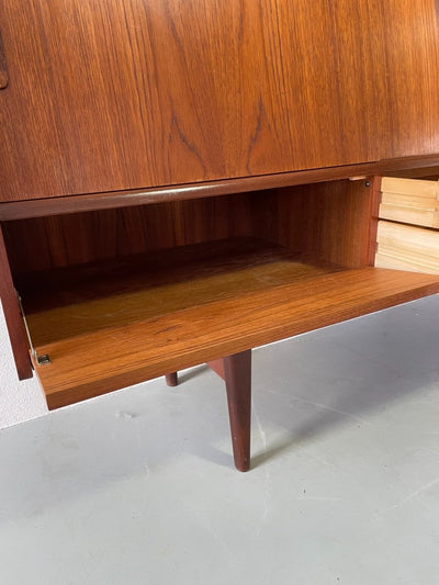 
                  
                    Highboard teak met lades - LOUI.STORE
                  
                