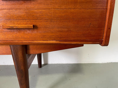 
                  
                    Highboard teak met lades - LOUI.STORE
                  
                