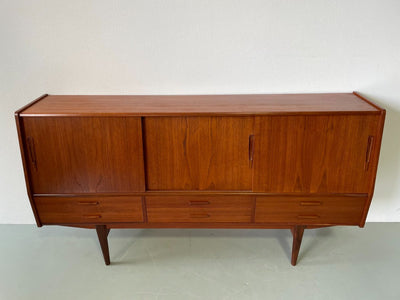 
                  
                    Highboard teak met lades - LOUI.STORE
                  
                