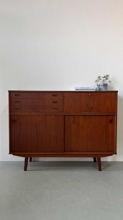 
                  
                    Highboard veel vakken - LOUI.STORE
                  
                