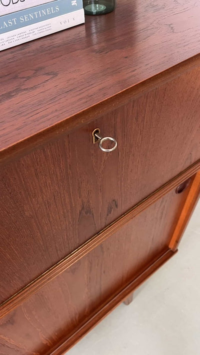 
                  
                    Highboard veel vakken - LOUI.STORE
                  
                
